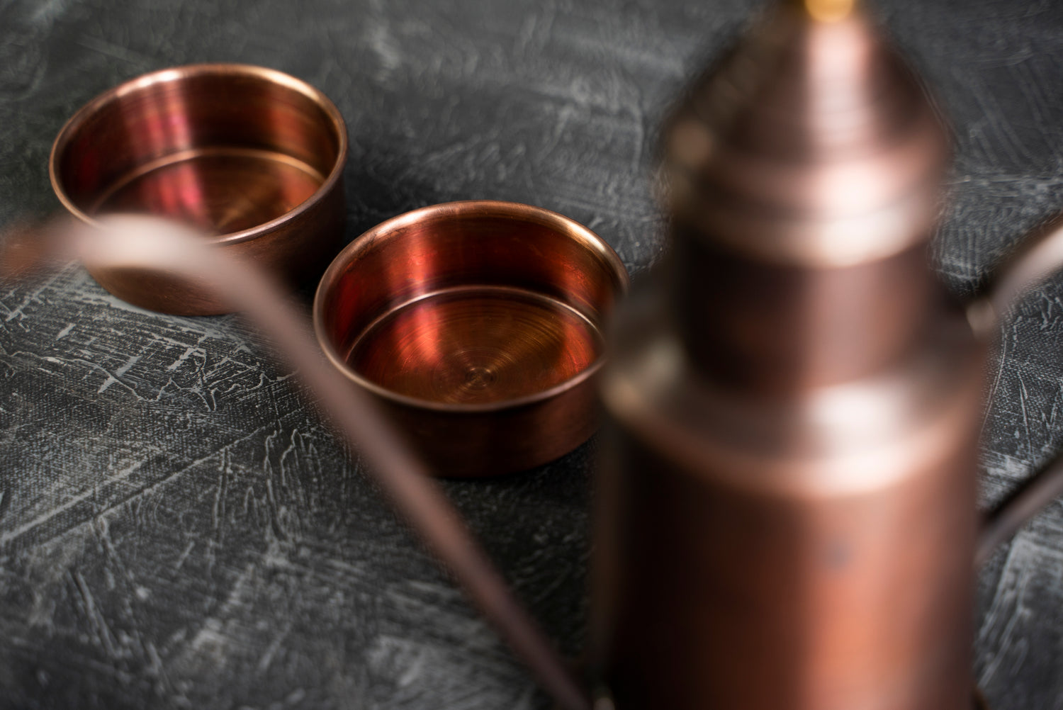 Red Matte Copper Olive Oil Dispenser Jug – 600ml Vintage Pouring Can for Kitchen & Table